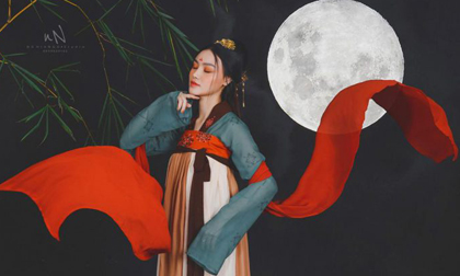 Công chúng xuýt xoa với bộ ảnh hóa thân thành Hằng Nga của Miss Beauty Thy Thy