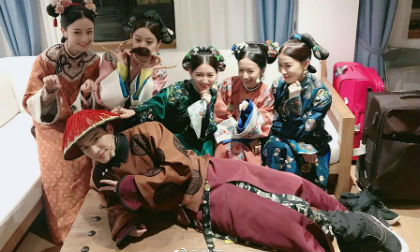 'Hải Lan Sát' Vương Quan Dật được dàn mỹ nhân trong 'Diên Hi công lược' sủng ái 	