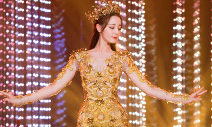 Địch Lệ Nhiệt Ba khoe nhan sắc nữ thần khiến vạn người say mê