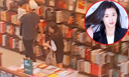 'Mợ chảnh' Jeon Ji Hyun ăn vận giản dị, lần đầu khoe quý tử bên chồng doanh nhân gia thế khủng