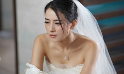 Quá khứ bị phơi bày ngay giữa lễ đường, cô dâu ôm váy bỏ trốn khỏi đám cưới của chính mình