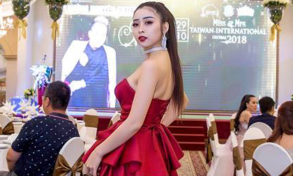 Á hậu Lý Khả Dy diện váy cúp ngực ngọt ngào quyến rũ trong sự kiện