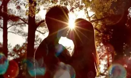 Người đàn ông nhìn bạn trong giây đầu tiên sẽ lập tức chú ý đến 8 điểm này, muốn 'cua' chàng thì hãy chuẩn bị cho tốt