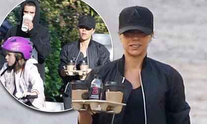 Victoria Beckham cười tươi rạng rỡ đưa các con đi chơi giữa tin đồn xa cách vì lục đục với chồng