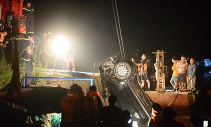 Nữ tài xế vụ xe Mercedes rơi khỏi cầu Chương Dương mới chỉ 21 tuổi