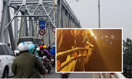 Vụ Mercedes-benz rơi xuống sông Hồng: Phân luồng ôtô sai thiết kế