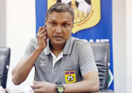 Vì sao HLV ĐT Lào lưu tên Xuân Trường, Công Phượng trong điện thoại?