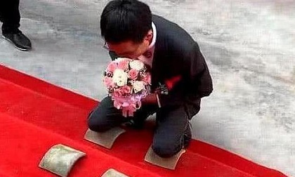 Đám cưới ở Trung Quốc gây sốc với màn thử thách 'độc' cho chú rể