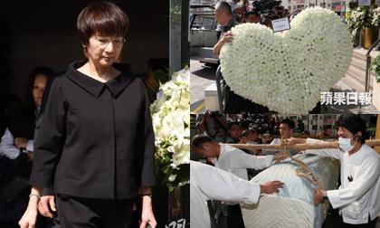 Vợ Kim Dung đặt riêng vòng hoa hình trái tim đưa chồng về nơi an nghỉ cuối cùng