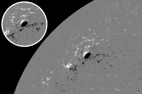 Phát hiện lỗ hổng khổng lồ trên Mặt Trời, dấy tin đồn người ngoài hành tinh