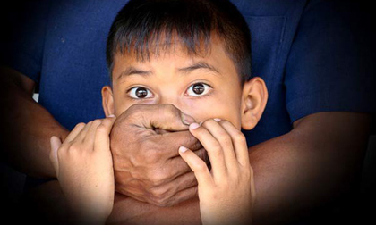 Bé trai 9 tuổi bị bắt cóc vì lời dụ dỗ của kẻ lạ mặt và nguyên tắc cần biết để bảo vệ con