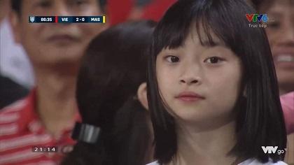 Cư dân mạng tìm ra chủ nhân có khuôn mặt 'khó đỡ' trên khán đài trận Việt Nam - Malaysia