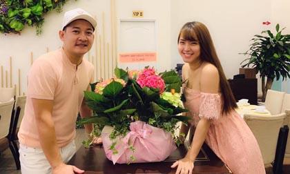 Thành Đạt tổ chức sinh nhật ấm cúng cho bà xã Hải Băng