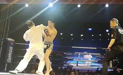 'Đệ tử' Trương Tam Phong bị võ sĩ tự do hạ knock-out chỉ trong 3 giây