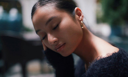 Con gái sinh năm 1996 của đạo diễn Trần Anh Hùng gây sốt với vẻ đẹp đậm chất điện ảnh