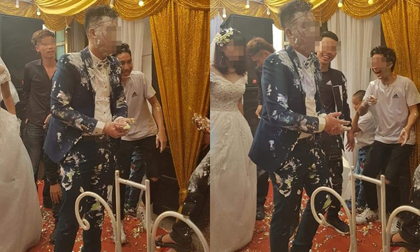 Chú rể' mất hồn' khi nhận quà cưới của đám bạn thân siêu lầy