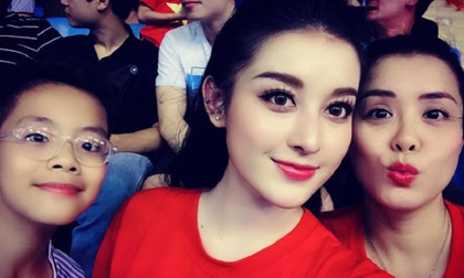 Ngắm nhan sắc 3 mỹ nhân 'cháy hết mình' cổ vũ đội tuyển Việt Nam