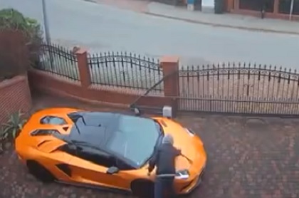 Ba Lan: Thanh niên bực mình đi phá xe Lamborghini cho đỡ tức