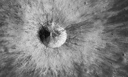 NASA công bố hình cực rõ nét chụp trên bề mặt của Mặt Trăng