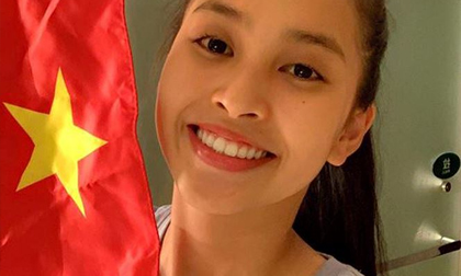 Hoa hậu Tiểu Vy rạng rỡ bên cờ đỏ sao vàng chúc mừng Việt Nam thắng Philippines