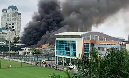 NÓNG: Cháy lớn gần trụ sở Liên đoàn bóng đá Việt Nam