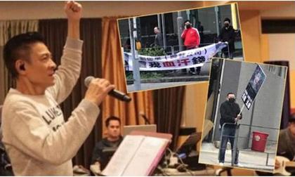 Nhà đầu tư cho người giăng biển đòi nợ, tố Lưu Đức Hoa lừa đảo giữa đường phố Hong Kong