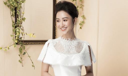 Hà Thu diện váy ngắn, gợi cảm giữa trời đông