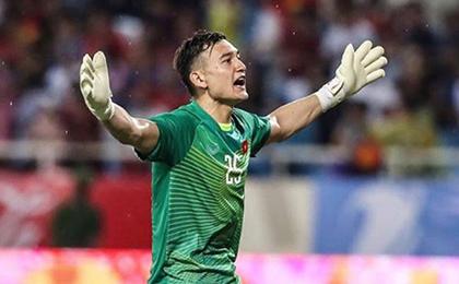 Thủ môn Văn Lâm đàn hát hút hồn cư dân mạng