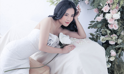 Hoa hậu Đại sứ Stella Chang tung loạt hình quyến rũ đón mùa Giáng sinh sớm