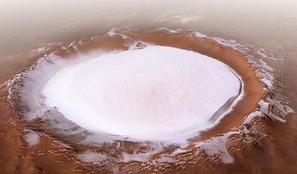 Cận cảnh miệng núi lửa rộng 82km trên sao Hỏa