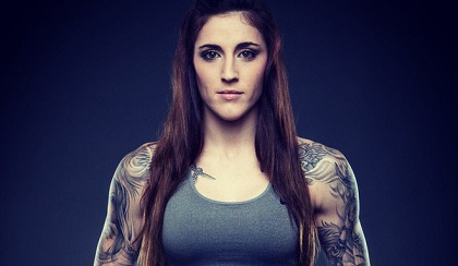 Nữ võ sĩ xinh đẹp bậc nhất thế giới hạ đối thủ theo một kịch bản không ai ngờ tới