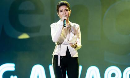 Vũ Cát Tường ẵm bốn giải lớn, Đông Nhi rinh giải 'ca sĩ của năm' tại Keeng Young Awards 2018