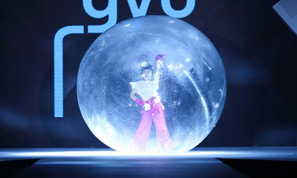 Mẫu nhí Việt catwalk thần sầu, lọt mắt xanh 'Nữ hoàng tạo dáng' Coco Rocha