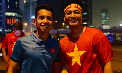 MC Phan Anh khoe loạt ảnh chụp cùng dàn tuyển thủ quốc gia sau trận đấu với Nhật Bản