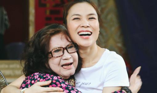 Mỹ Tâm tự đệm đàn, hát nhạc phim dành tặng nghệ sĩ lớn tuổi tại viện dưỡng lão