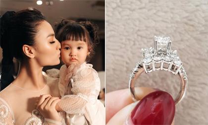 Khoe nhẫn kim cương gần nửa tỉ nhưng Hồng Quế gây hoang mang vì điều này!