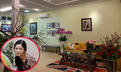 Không gian ngập tràn sắc hoa ngày Tết bên trong nhà diễn viên Thúy Hà