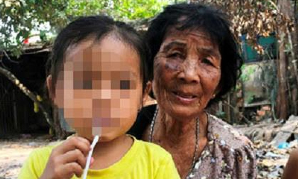 Vụ bố bị đâm chết vì tưởng là kẻ bắt cóc con: Lời thanh minh của bà bán vé số