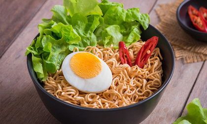 Ăn một bát mì, gan cần 32 ngày giải độc? Có 3 điều cần chú ý khi ăn mì để không hại sức khỏe