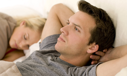 Đêm ngày cưới dụ dỗ cô vợ ngố giao vàng cưới cho trả nợ, thế nhưng tôi bị sốc khi biết mẹ vợ có chiêu cao siêu hơn