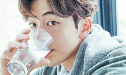 Có thể uống nước đun sôi đã để qua đêm, nhưng với nước trong 3 trường hợp này thì tuyệt đối không