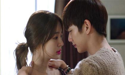 Cùng người yêu vào tiệm vàng mua nhẫn cưới, tôi chết lặng khi nhìn thấy thân hình run lẩy bẩy của người yêu cũ mất tích nửa năm nay