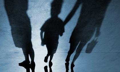 Cha mẹ không thể luôn đồng hành cùng con, hãy dạy chúng 3 việc để đối mặt với tình huống 'nguy hiểm' khi gặp người lạ