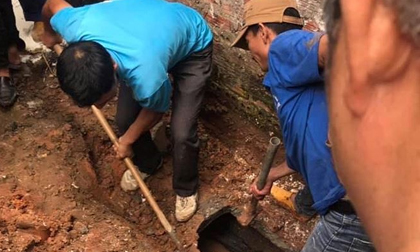Nam thanh niên nghi ngáo đá chui vào ống cống gần 1 ngày