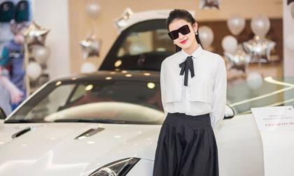 Á hậu Huyền My tậu xe sang Jaguar F-Type 6 tỉ đồng