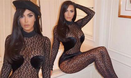 Choáng váng với váy da báo giả bikini, khoe hình thể quá đà của Kim Kardashian