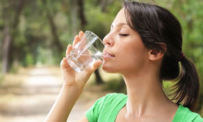 Nước lọc rất tốt cho sức khỏe nhưng uống vào 2 thời điểm này lại là 'thuốc độc' cho cơ thể
