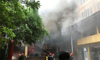 Cháy lớn tại tổ hợp khách sạn, karaoke 8 tầng ở Vinh, 1 nạn nhân thiệt mạng