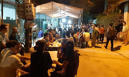 8 trẻ đuối nước ở Hòa Bình: 7 đám tang dọc con phố nhỏ, người dân trắng đêm khóc thương