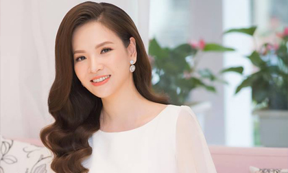 Chùm ảnh mới với biểu cảm nhan sắc ngọt ngào, thần thái nhẹ nhàng của MC Đan Lê